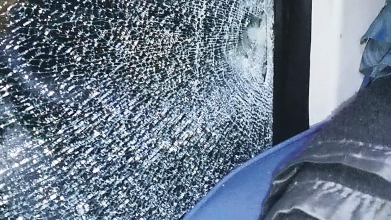 Probe initiated as stones pelted at Jaipur-Mumbai train, window damaged | Surat News