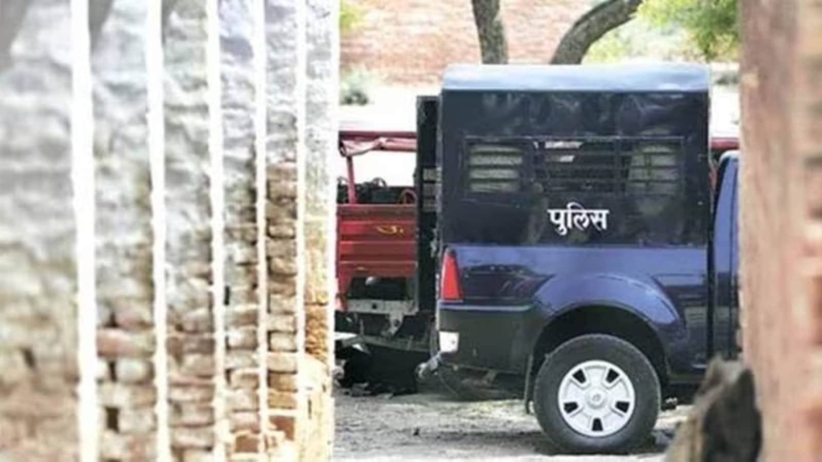 Mat, footwear hanging on tree in quarry help police crack murder | Pune News