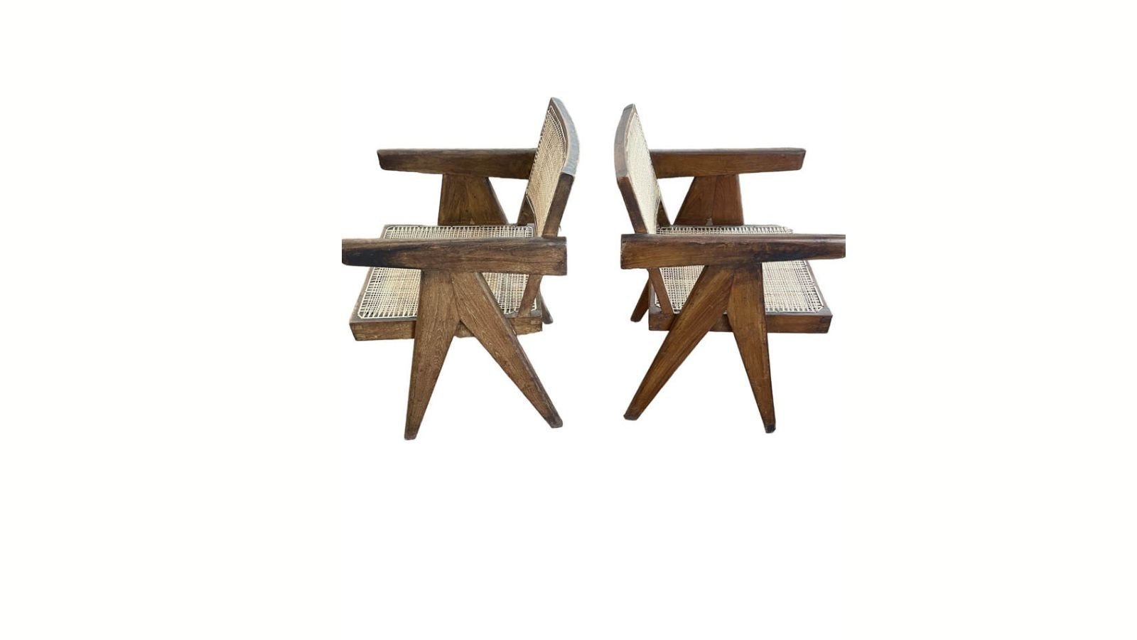 Pierre Jeanneret chairs from Chandigarh auctioned for Rs 5 lakh; Centre urged to save heritage items | Chandigarh News