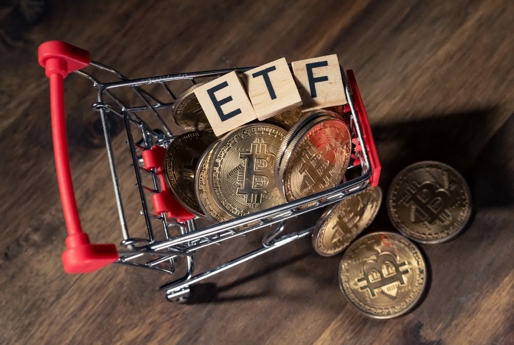 $113M Inflows into Bitcoin ETFs, Solana and Chainlink Challenger Cements Market Position