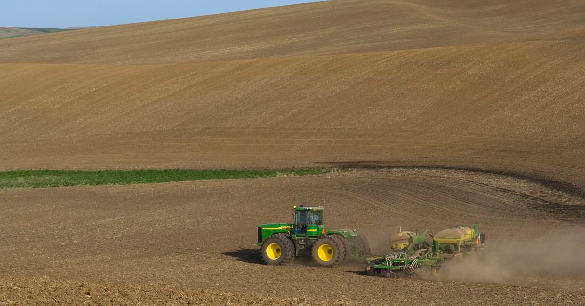 John Deere accused of ‘excluding’ right-to-repair language in its manuals