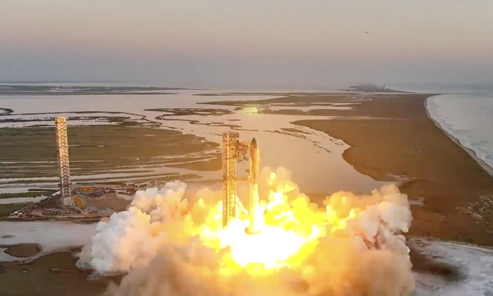 SpaceX launches Starship and catches its Super Heavy booster for the first time